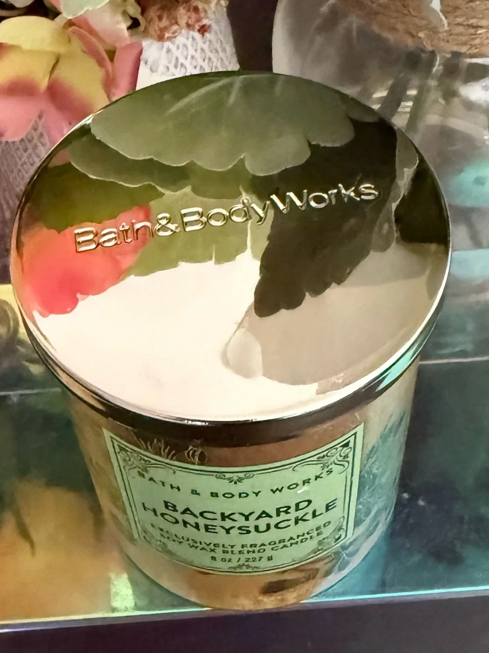 🆕🍯 BATH & BODY WORKS “BACKYARD HONEYSUCKLE” SINGLE WICK SOY WAX CANDLE. NEW.